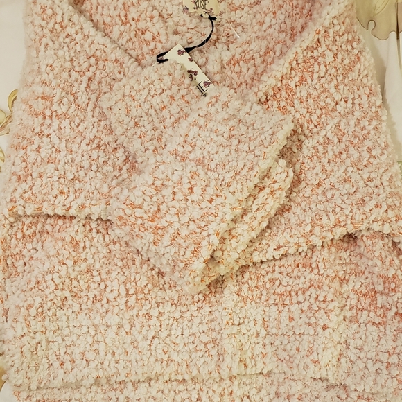 Popcorn Sweater - Picture 4 of 4